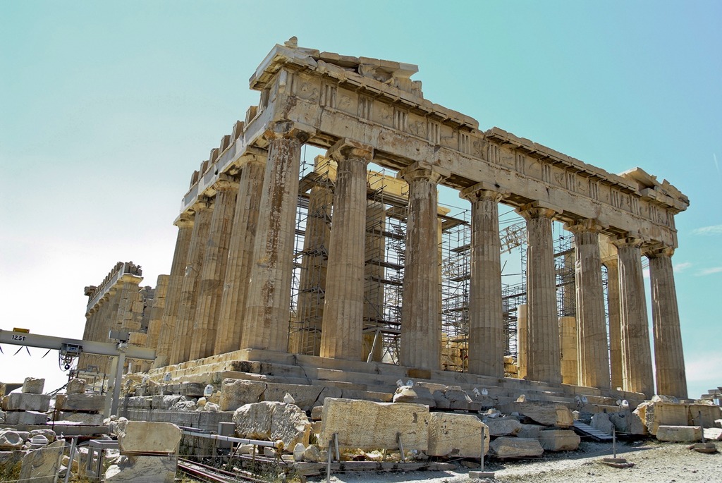 Image of a view of the Parthenon, view of the doric columns and view of scaffoldings in its interior.